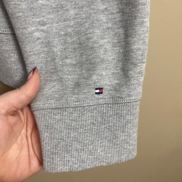 Tommy Hilfiger Polar Bear Looped Appliqué Logo Preppy Gray Sweater Size Large - Picture 6 of 9